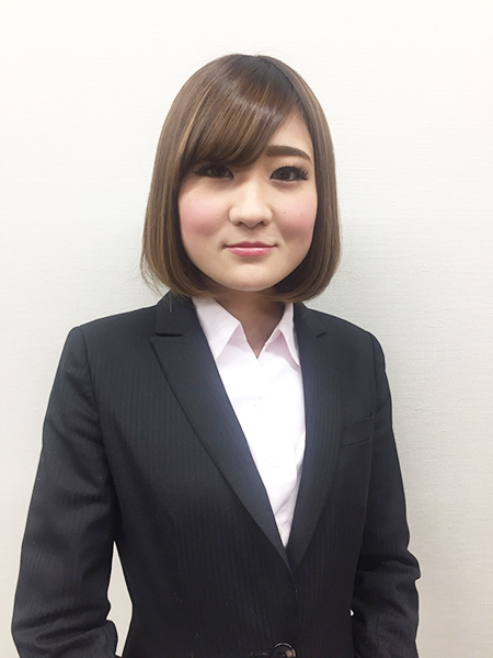 女性スタッフ